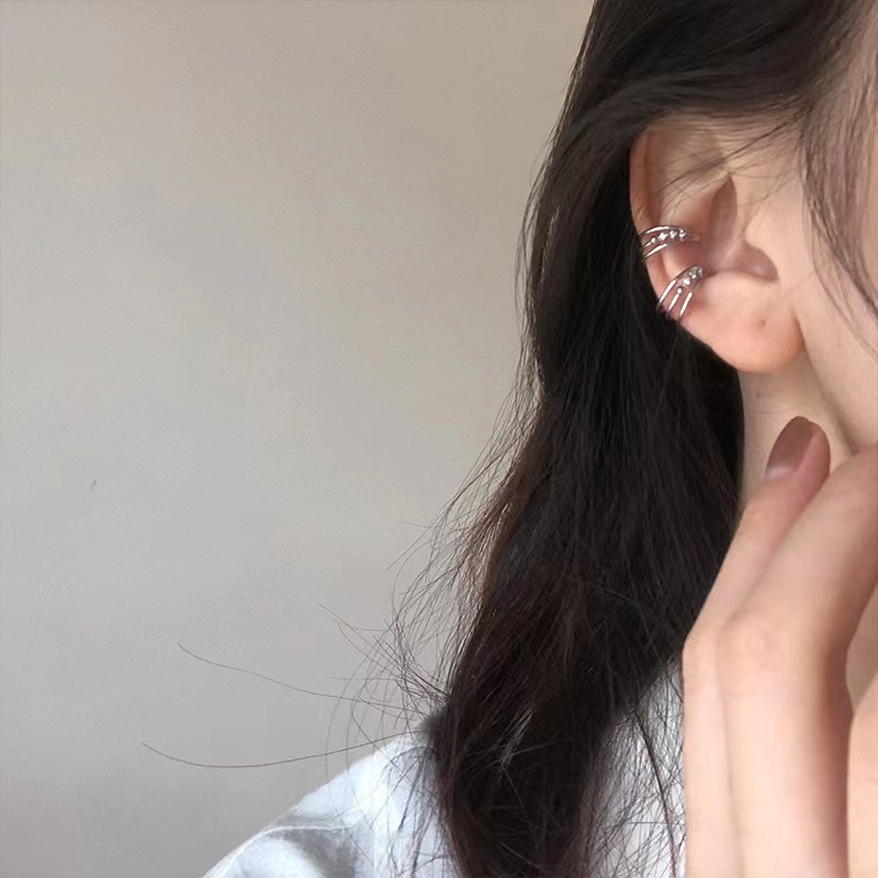 Exquisite and compact diamond-encrusted three-layer ear bone clip, simple and elegant for women, versatile and niche design, no ear hole ear clip accessory full figure