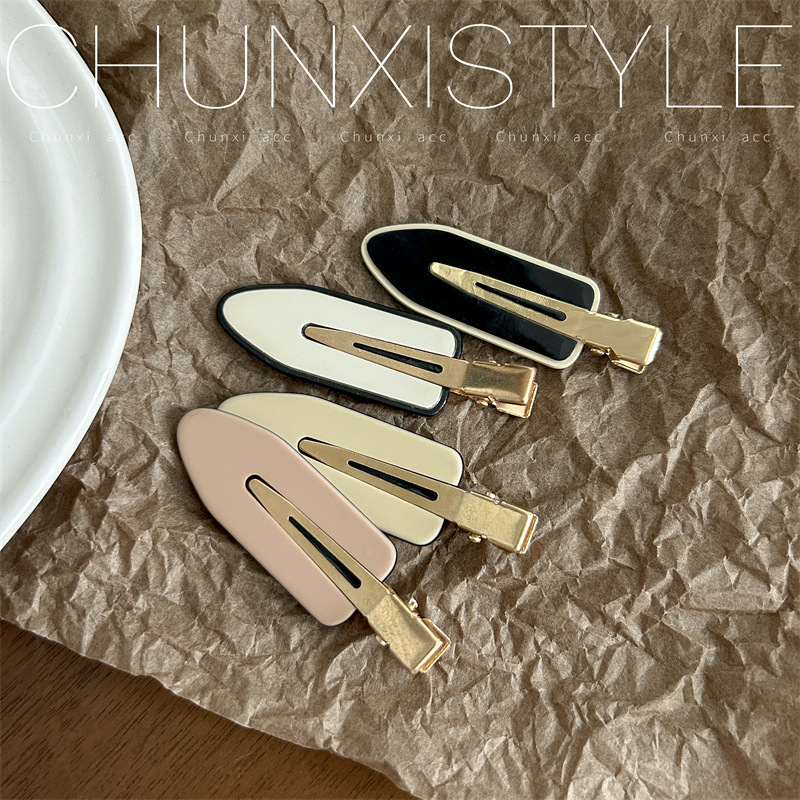 Invisible hair clips, summer bangs clips for women, popular 2023 new style forehead small hair clips, side duckbill clips headwear Application Scenario
