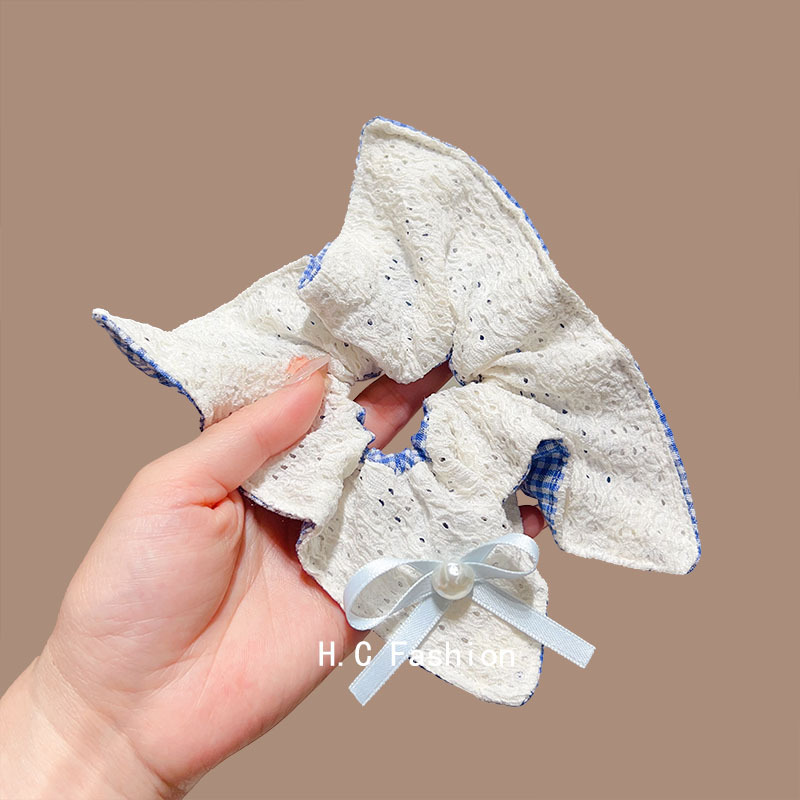 Korean-style blue checkered square scarf, large intestine hair band, women's high-end look, hair tie, bun hairstyle, low ponytail hair tie, hair accessory Application Scenario