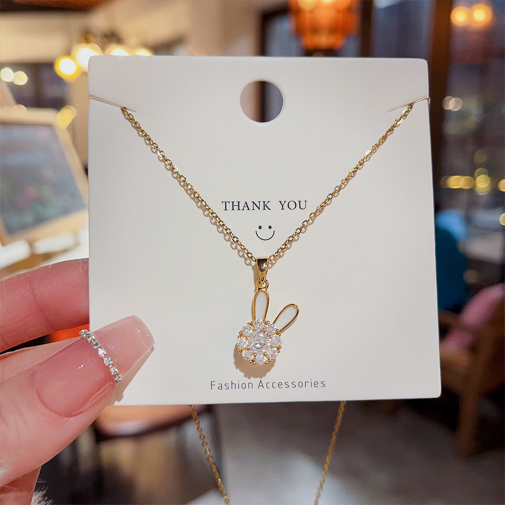 A Japanese and Korean design style rotating rabbit necklace pendant, a niche collarbone chain, a high-end and light luxury neckchain, titanium steel jewelry for women Specification drawing