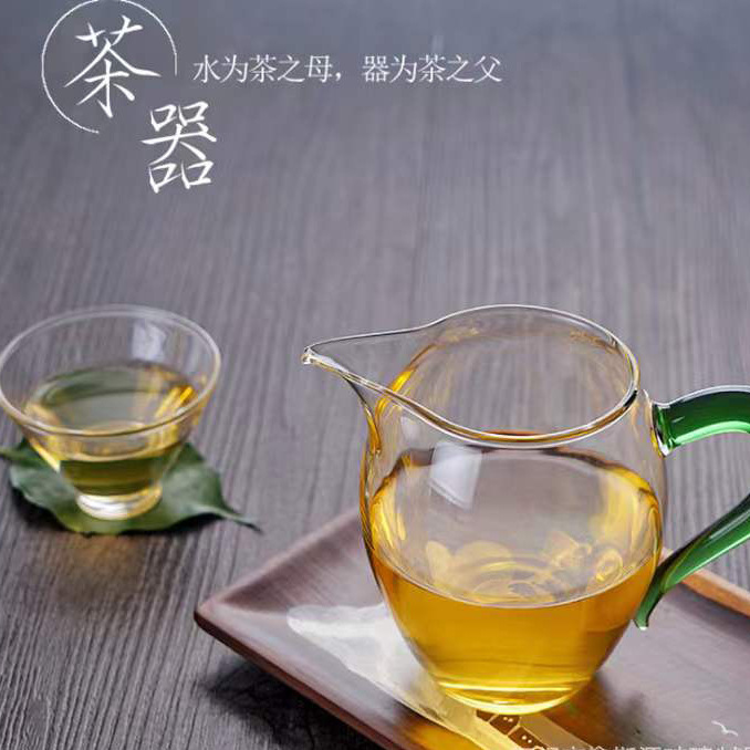 Glass fair cup tea dispenser, transparent heat-resistant Gongfu tea set accessory, tea tray tea dispenser, can be heated by open flame details Picture