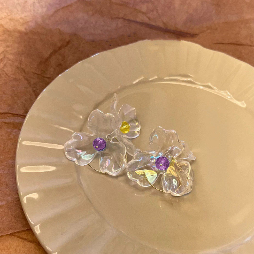 My favorite ~ Dreamy crystal flower earrings with an ethereal atmosphere, a niche design sense, and high-end ins color-blocking stud earrings Application Scenario