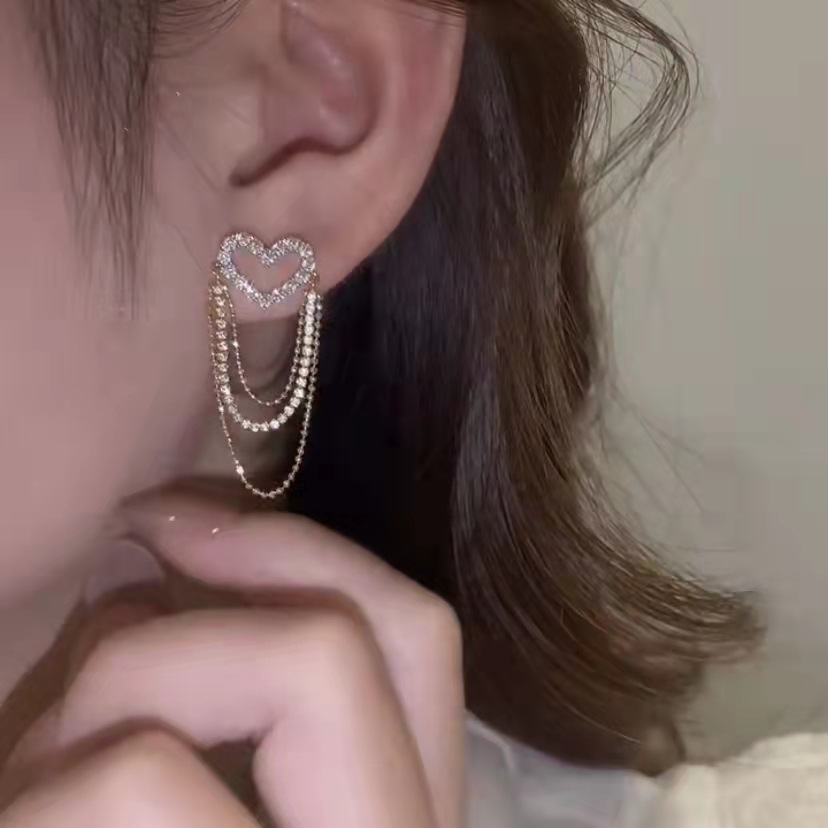Hollowed-out heart-shaped super fairy earrings for women spring and summer, new, niche and high-end style stud earrings, light luxury earrings, tassels and retro earrings Specification drawing