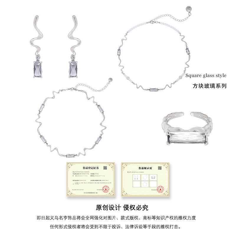 Original ins square glass necklace that doesn't fade, a cool and refreshing women's summer neck collarbone chain, exquisite and trendy necklace Application Scenario