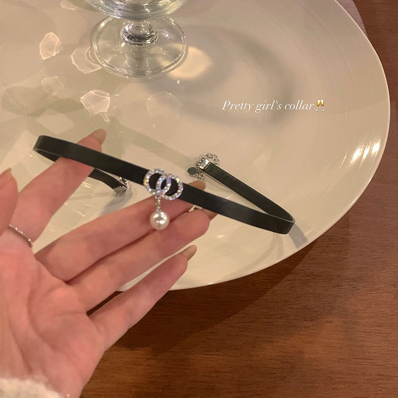 Autumn and winter atmosphere pearl choker necklace necklace, light luxury and niche design, elegant collarbone chain details Picture