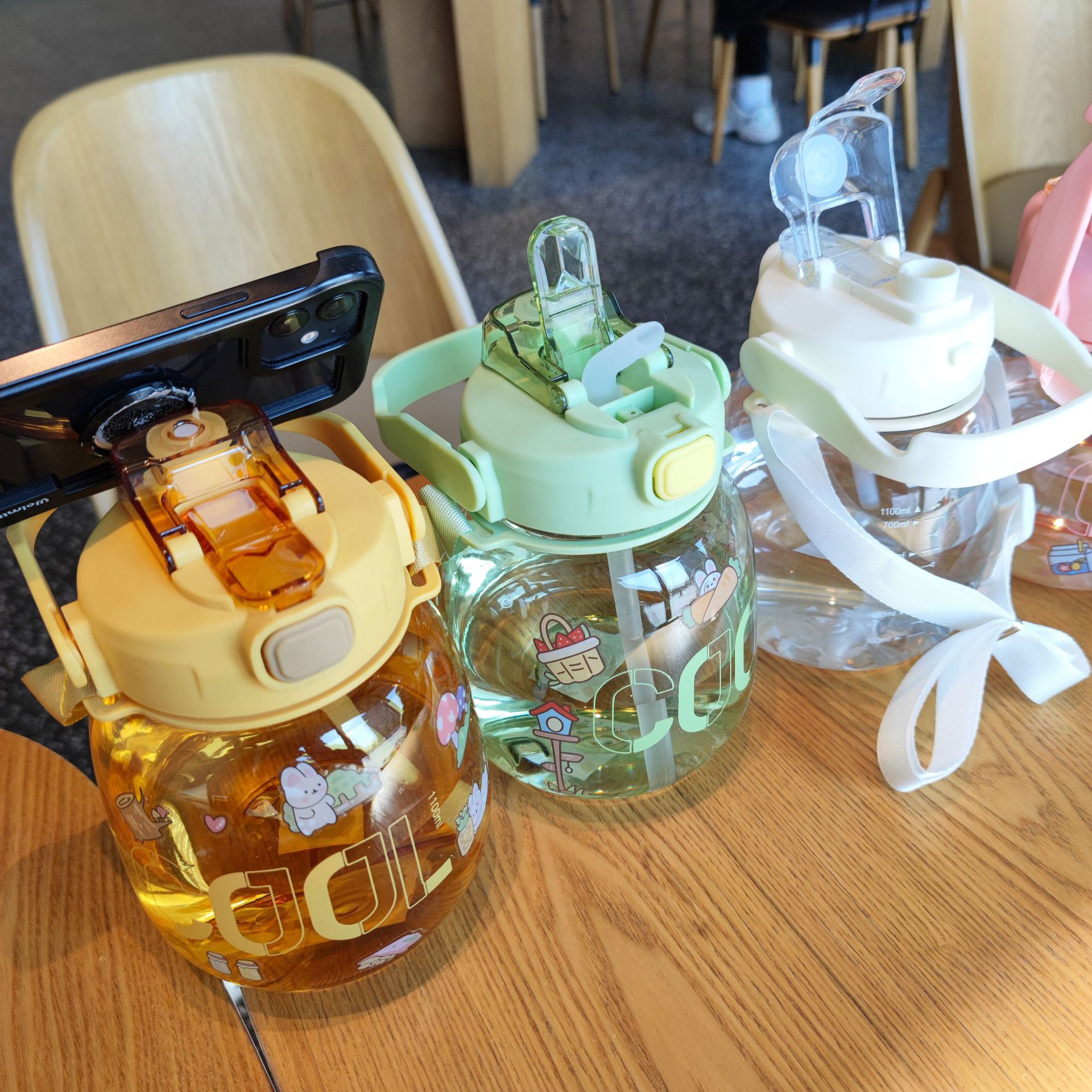 Popular children's straw, large-belted cup, portable shoulder strap, high appearance level, cute water cup, girls' double-drinking cup, large-capacity water bottle details Picture