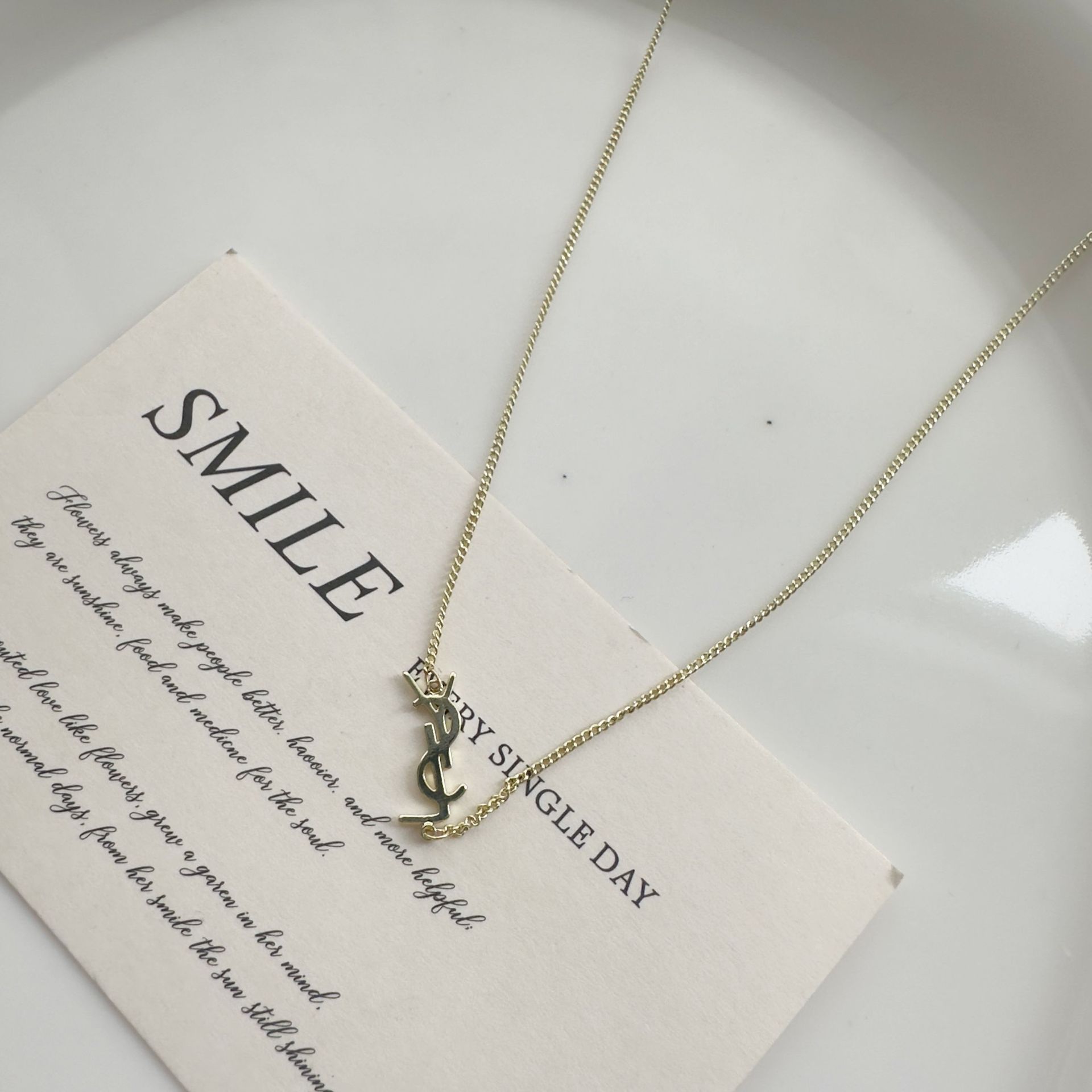 The new letter non-fading necklace features a unique design for women. It is a simple and elegant letter necklace with a layered collarbone chain details Picture