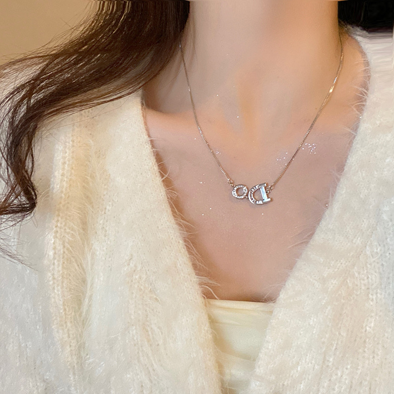 Light luxury commuting ~ Letter necklace, light luxury and niche design sense, collarbone chain, women's accessory, 2023 new style Application Scenario