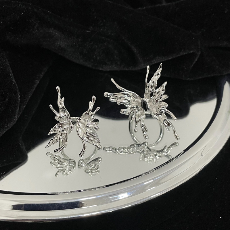 Unique butterfly-shaped black zircon ring, a trendy and niche designer for women on Instagram, a high-end Internet celebrity's cold style index finger ring details Picture