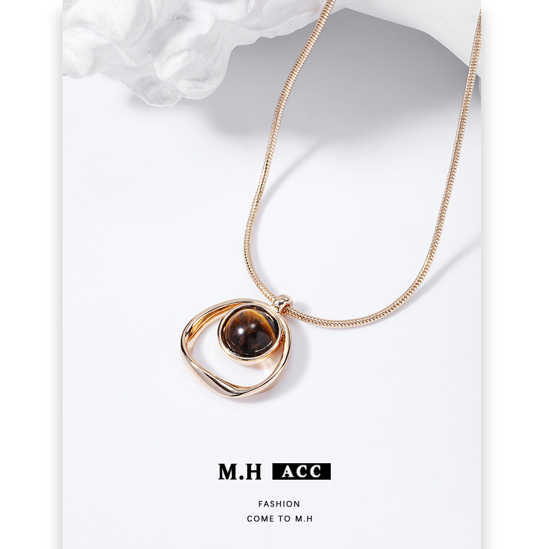 Original design pendant necklace for women, light luxury tiger's eye stone collarbone chain, elegant and versatile, golden high-end neckchain accessory Specification drawing