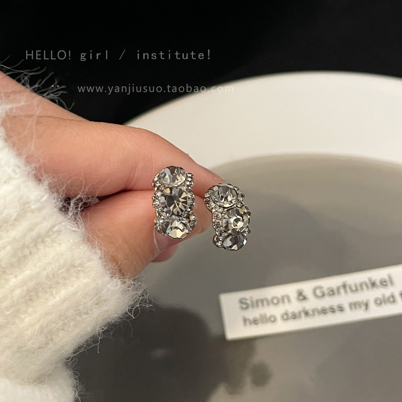 925 Silver Needle Light Luxury black Zircon earrings, women's ins style, niche high-end design, simple and elegant, versatile stud earrings details Picture