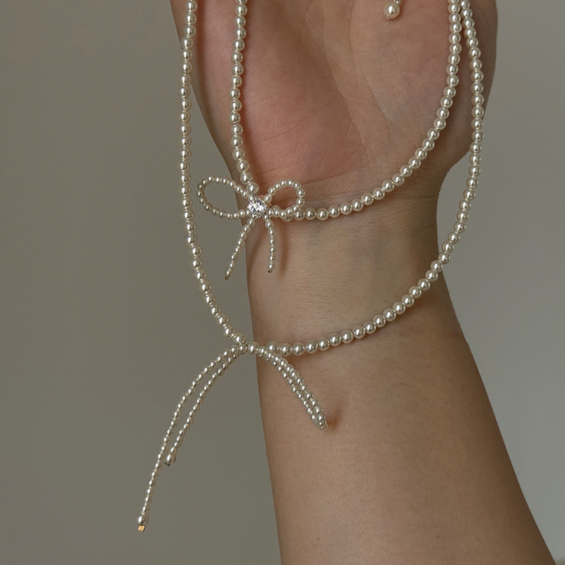Super fairy zircon bow tassel necklace, a unique design for women, French retro style, versatile neckchain, collarbone chain Application Scenario