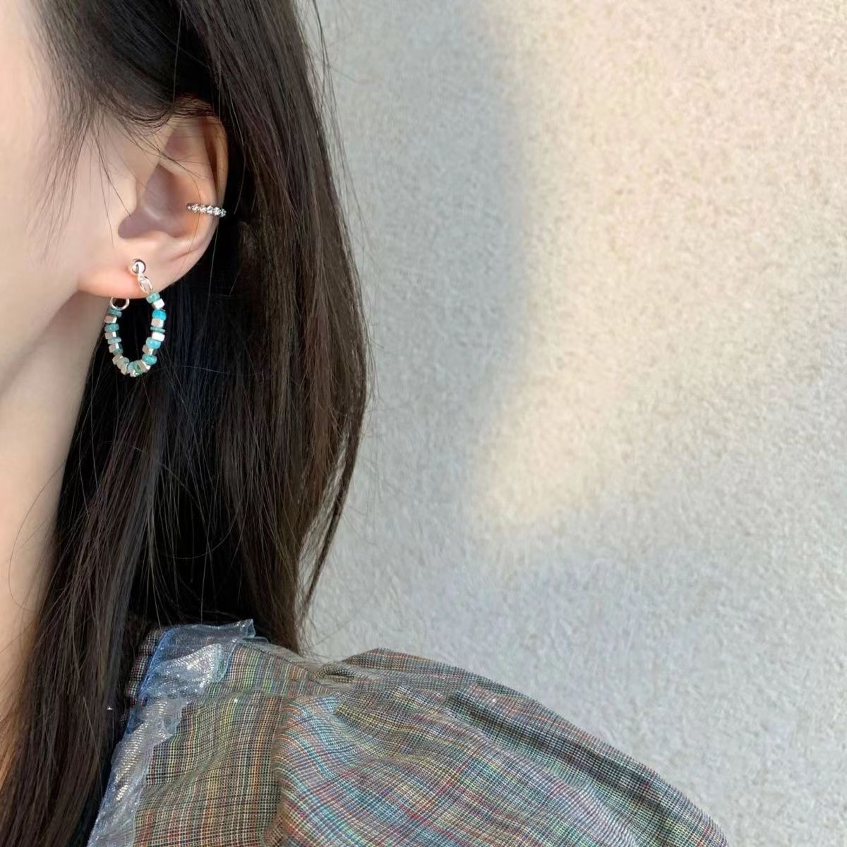 s925 New trendy and distinctive Japanese and Korean silver color beaded stud earrings for women, featuring a light luxury, niche and high-end design Application Scenario