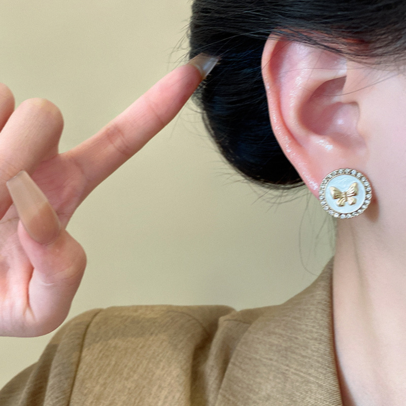 High-end diamond-encruted butterfly earrings for women, light luxury, niche and simple round stud earrings, wholesale of earrings from Dongdaemun, South Korea Application Scenario