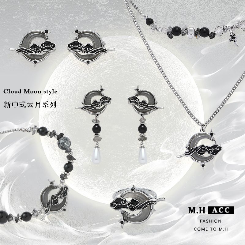 Ancient-style nebula and crescent moon layered necklace for women, new Chinese-style design, high-end sweater chain, exquisite wholesale, niche necklace full figure