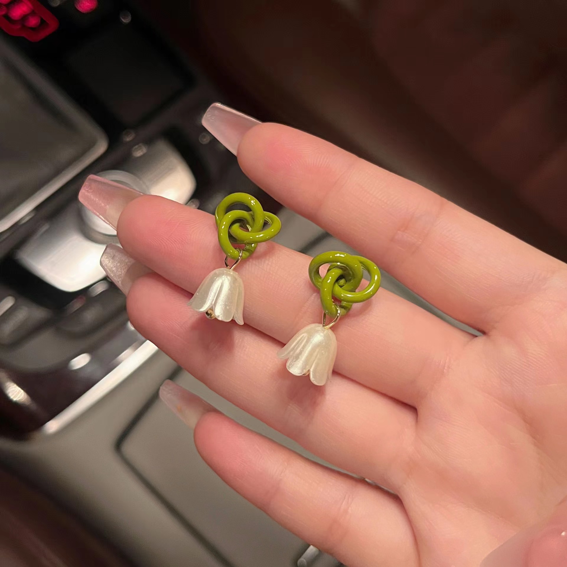 s925 Fresh and elegant entwined lily of the valley earrings, women's Instagram trendy, simple and versatile forest-themed stud earrings, summer earrings full figure