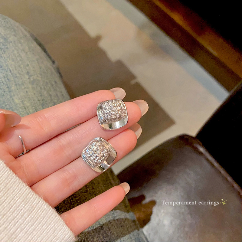 Light luxury and exquisite zircon double-layer square stud earrings for women, versatile, high-end and personalized, trendy earrings, fashionable and elegant earrings full figure