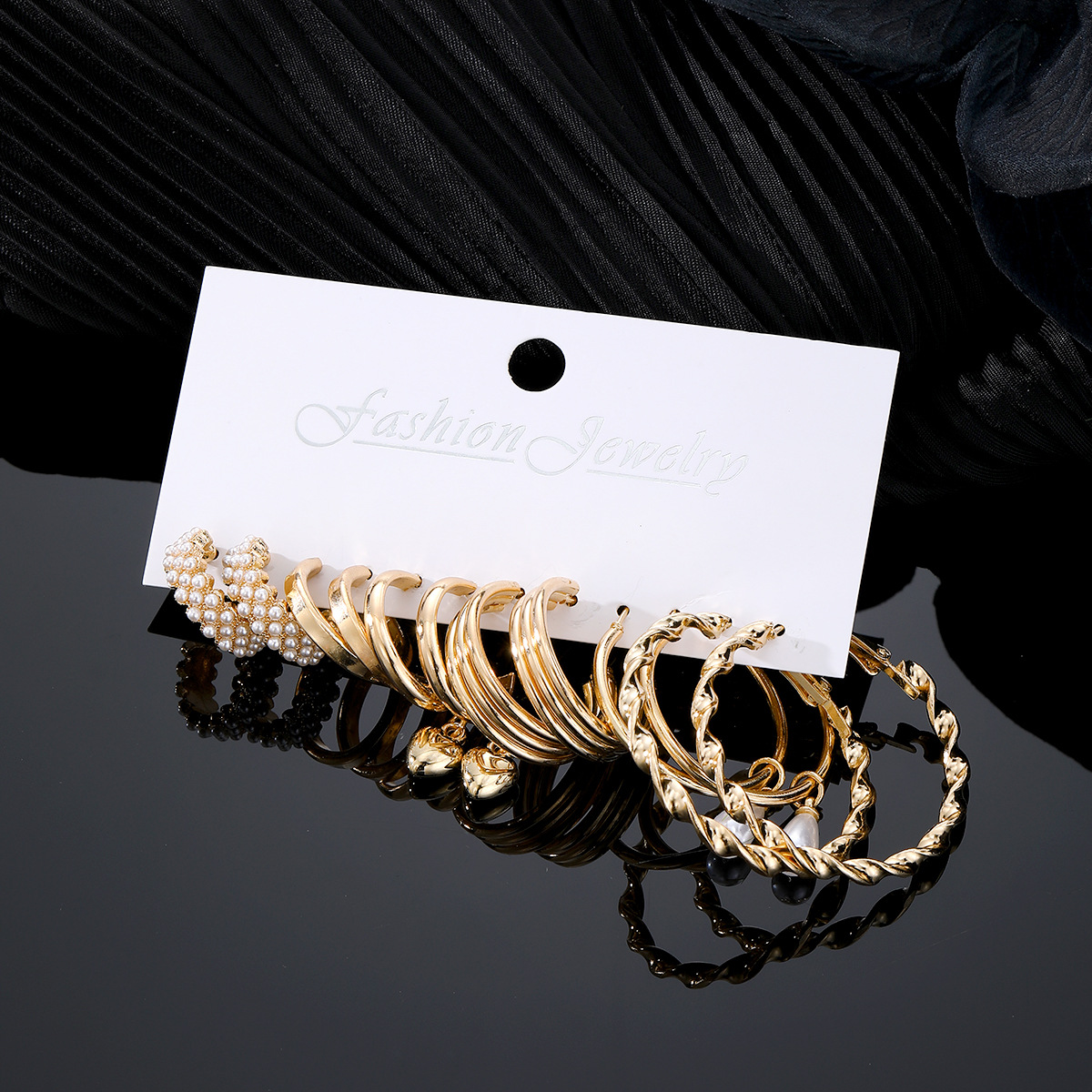 Cross-border best-selling European and American fashionable and simple earring set, versatile for women's temperament, with exaggerated and unique twist patterns and grand circles Specification drawing