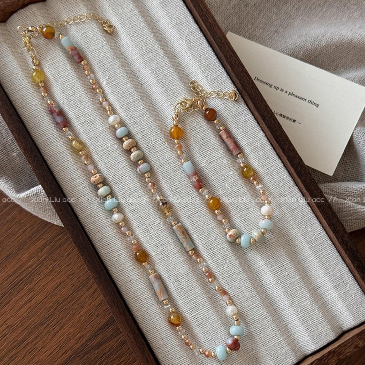 Dopamine rice bead pearl cylindrical beaded necklace, fashionable and elegant, niche collarbone chain, unique and versatile necklace for women Application Scenario