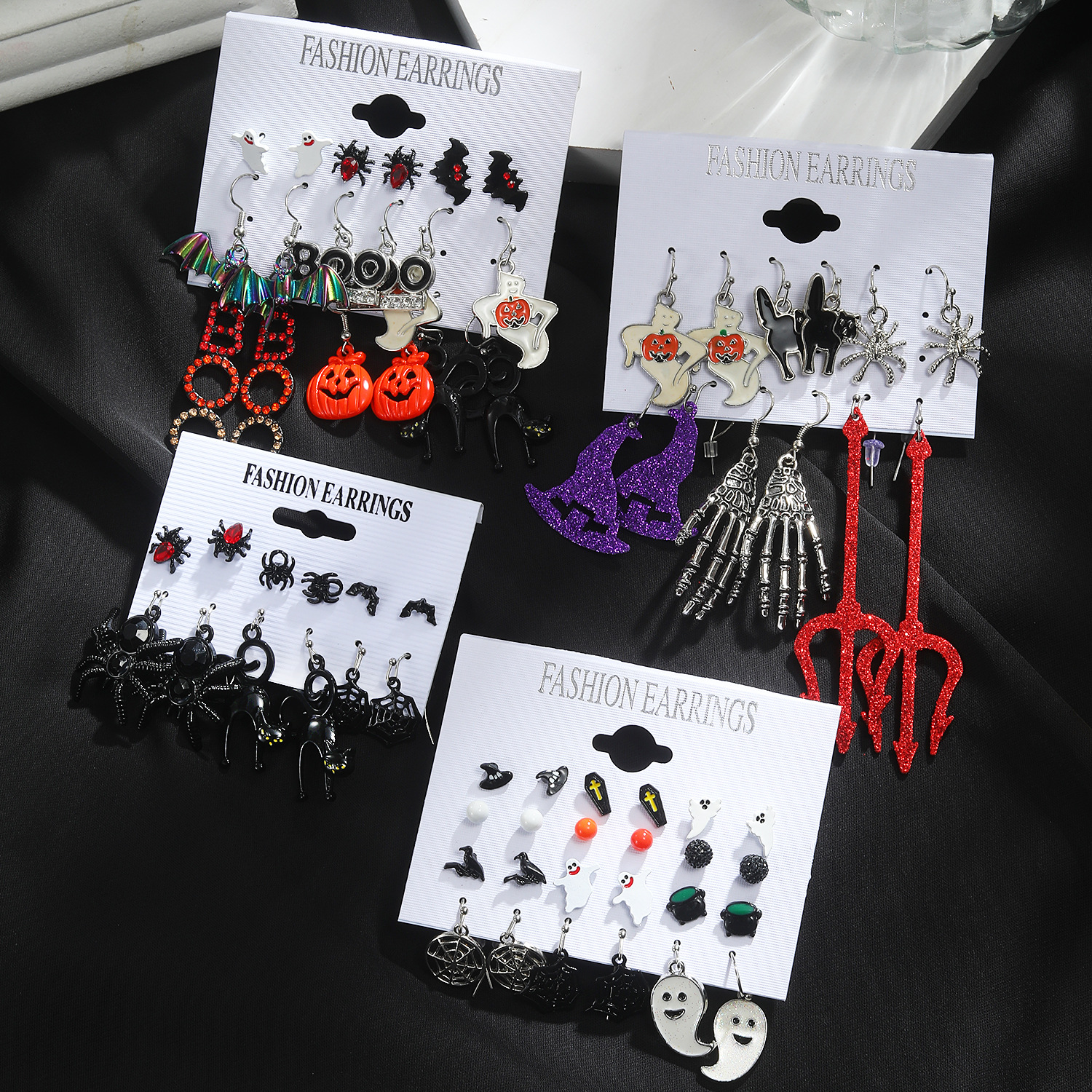 Cross-border Halloween horror and funny earrings: Alloy studded with diamonds, skull, pumpkin, cat, spider web ghost earrings Application Scenario