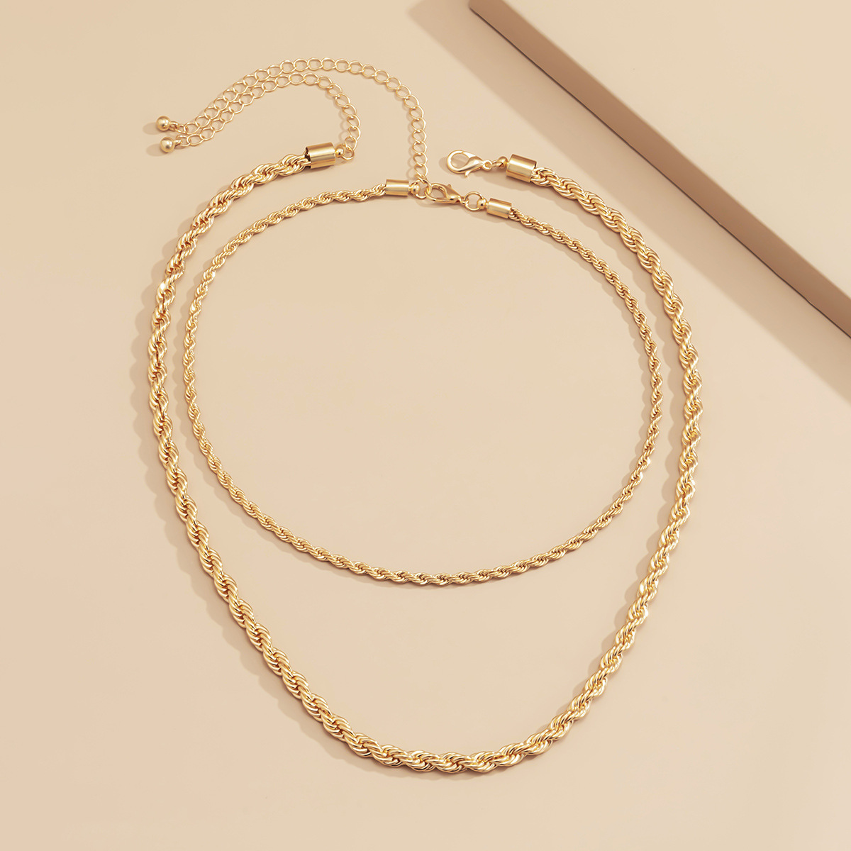 European and American cross-border jewelry hip-hop simple geometric twist chain necklace, personalized street style double-layer metal set necklace Application Scenario