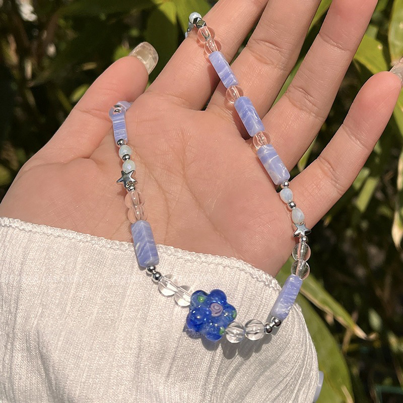 Flower multi-element millennium collarbone chain niche necklace for women, irregular beaded necklace, unique, sweet and cool girl blue Application Scenario