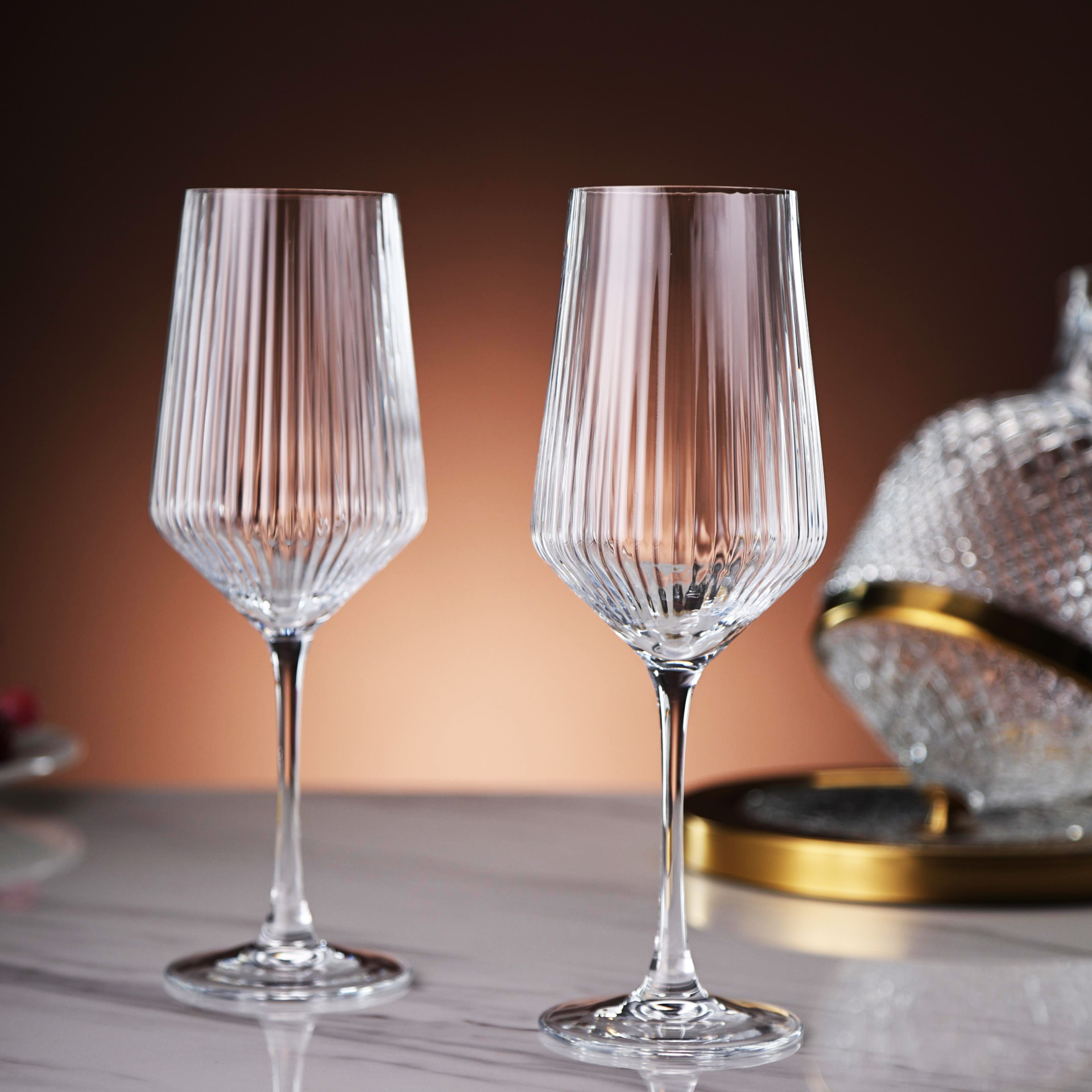 【 Factory Wholesale 】 Cold-cut vertical striped goblets, creative wine glasses, glass wine glasses, household foreign wine glasses details Picture