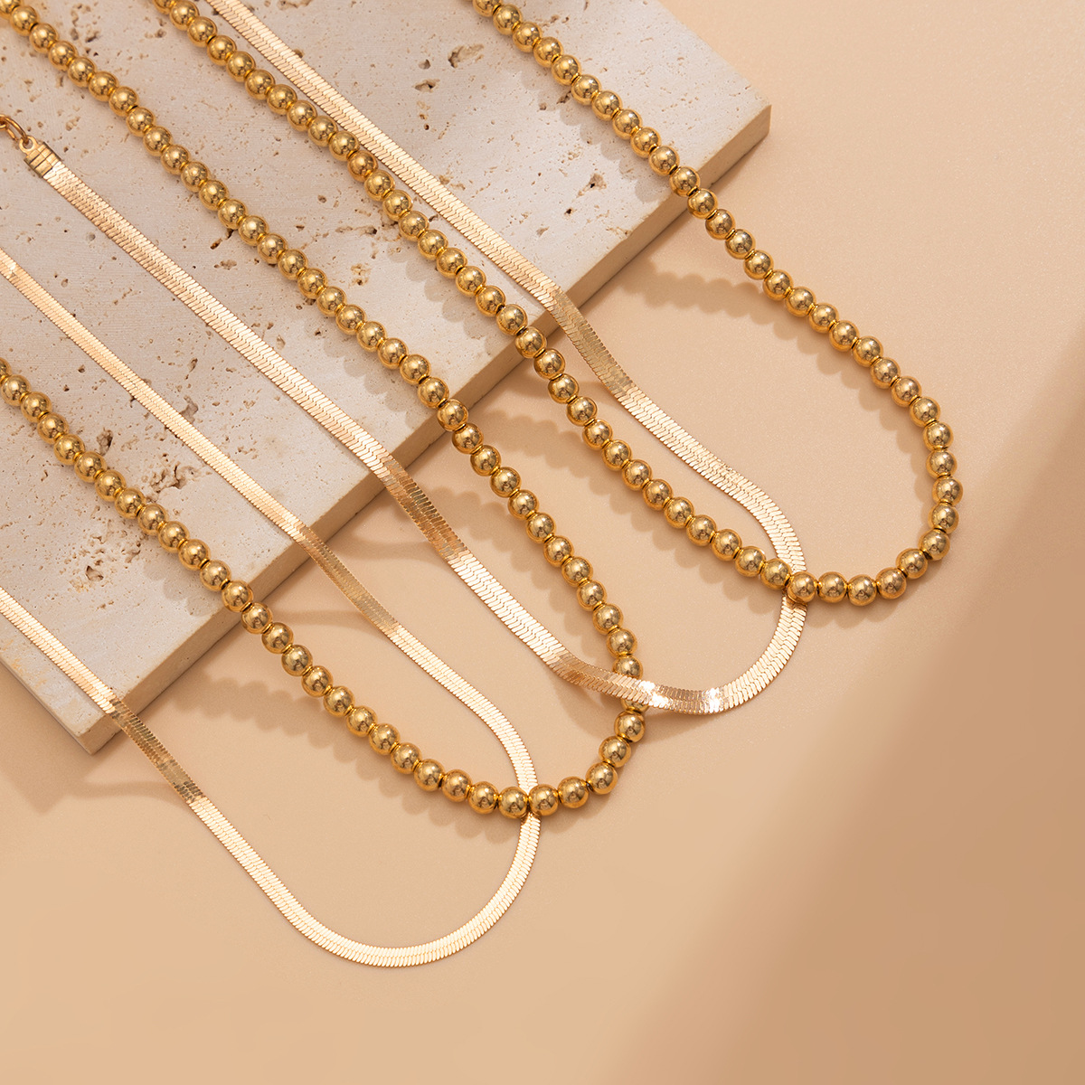 European and American cross-border jewelry hip-hop style beaded flat snake chain necklace set, geometric metallic chain collarbone chain Application Scenario
