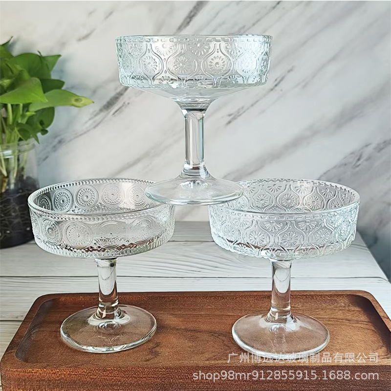 Ice cream cups, high-footed glass dessert cups and bowls, high appearance level, embossed transparent snack bowls, ice cream cups, pudding cups, yogurt cups Application Scenario
