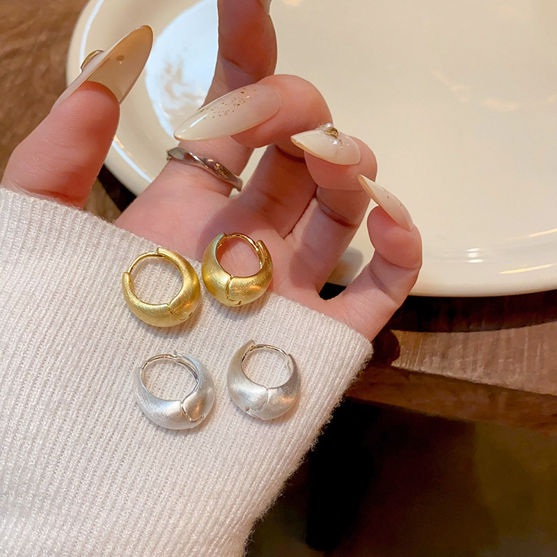 European and American high-end metal brushed ring earrings, feminine cold style, versatile ear buckles, individual and simple, internet-famous earrings Specification drawing