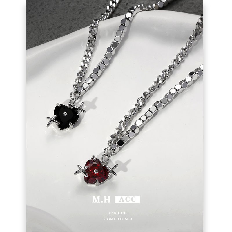 Four-pointed star heart necklace for women wholesale, dark style, sweet and cool, niche design, sweater chain, fashionable and exquisite gift necklace Specification drawing