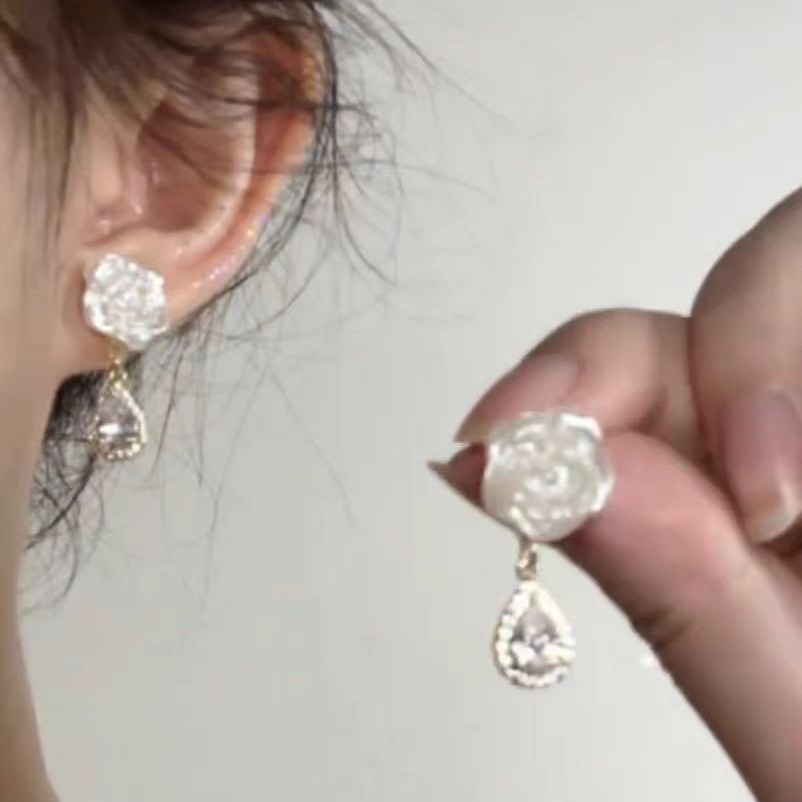 Camellia earrings for women 2025 New bestsellers, light luxury and high-end style ear studs, sweet and versatile, trendy ins earrings full figure
