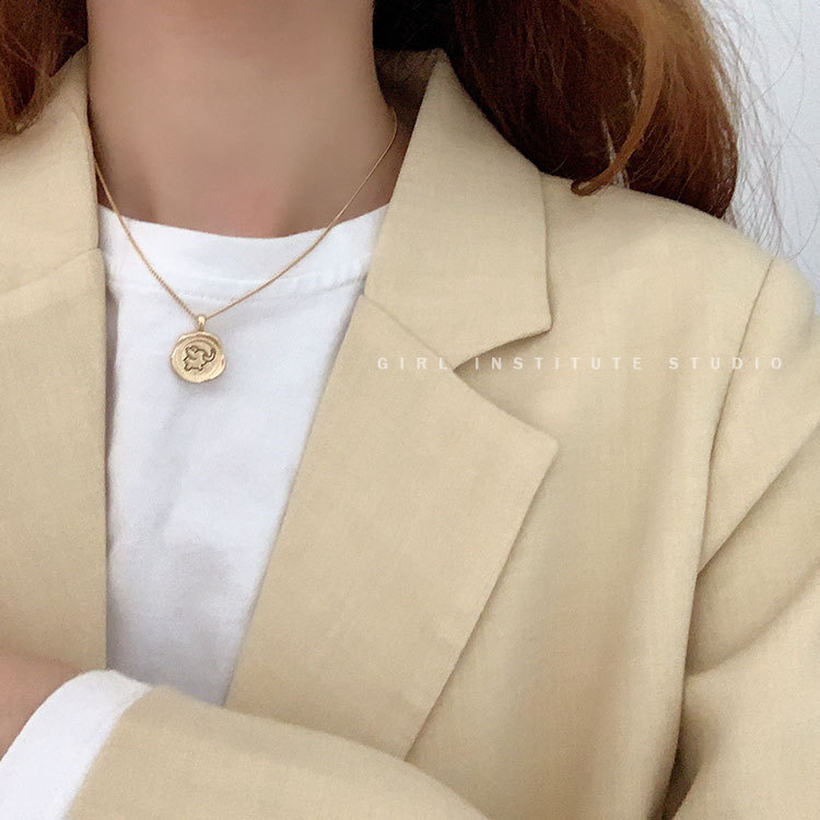 The cold and elegant little elephant necklace is a simple, fashionable and individualistic collarbone chain for women. It is a trendy accessory for 2023 Specification drawing