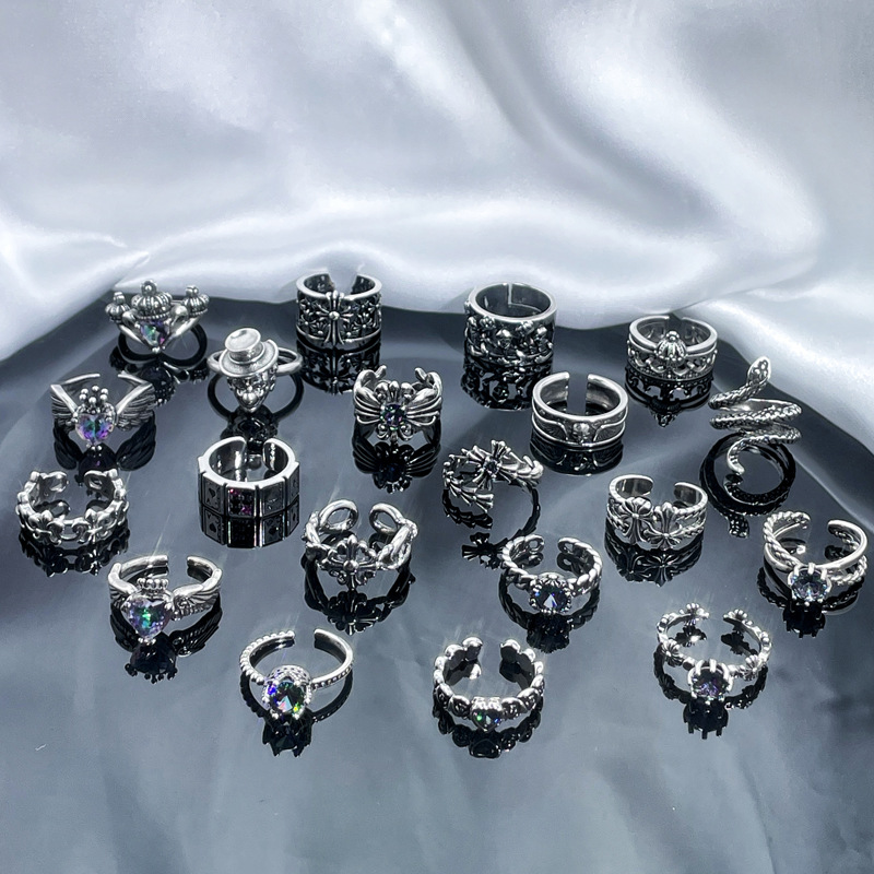 Retro aged irregular cross texture crown heart-shaped opening ring, unique punk hip-hop sweet and cool ring full figure