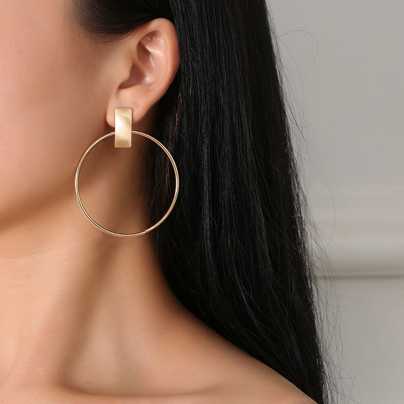 European and American InS-style simple round stud earrings, Japanese and Korean fashionable creative design ring stud earrings manufacturer accessories wholesale full figure