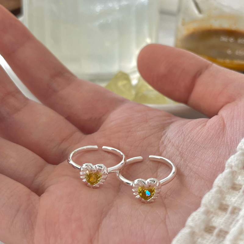 Sweet and cool style pleated texture heart-shaped yellow diamond zircon open ring, a niche design for women, cold style Instagram food ring Specification drawing