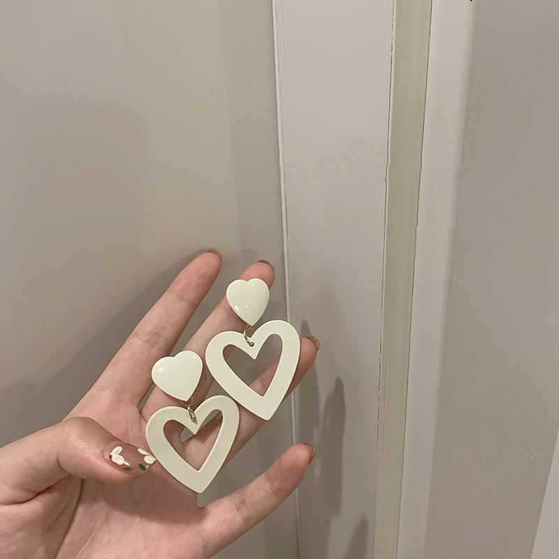 Autumn and winter heart-shaped milky white large earrings and stud earrings, cold style sweet earrings, round face women's earrings, 2025 new style details Picture