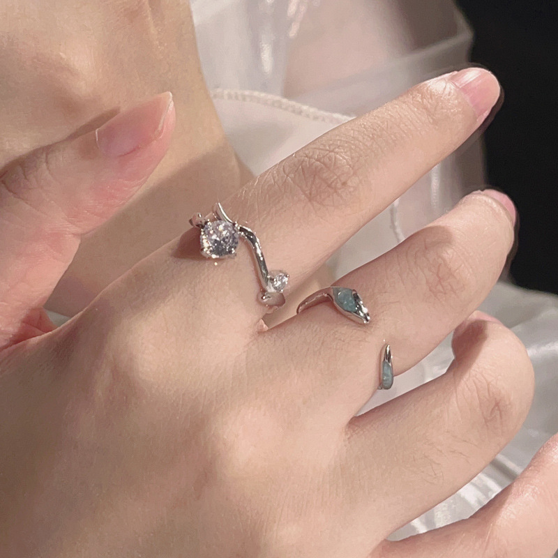 Exquisite stacked ice blue small snake opening ring, feminine, light luxury, high-end feel, simple and individual, adjustable ring full figure