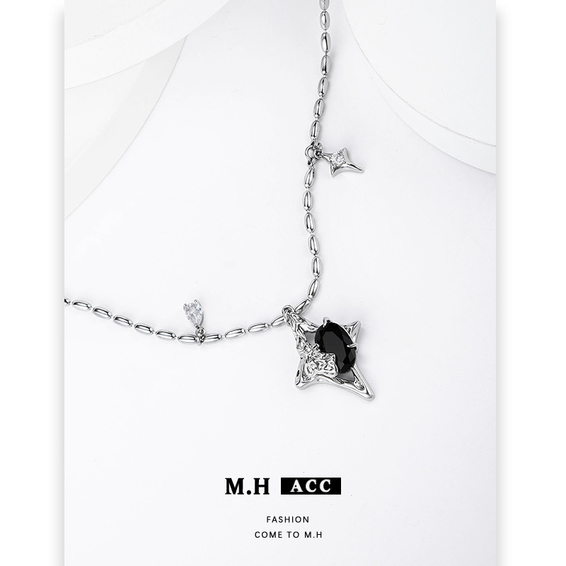 Four-pointed star necklace for women, a sweet and cool hip-hop niche design with a European and American Instagram style. It exudes a sense of sophistication and is a versatile and fashionable sweater chain details Picture