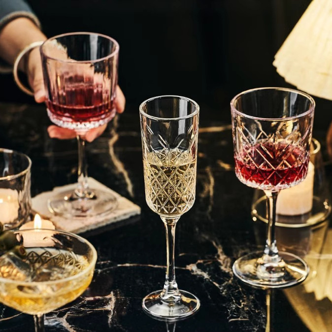 New European classical cocktail glass, creative glass highball glass, bar special drink glass Martini glass Specification drawing
