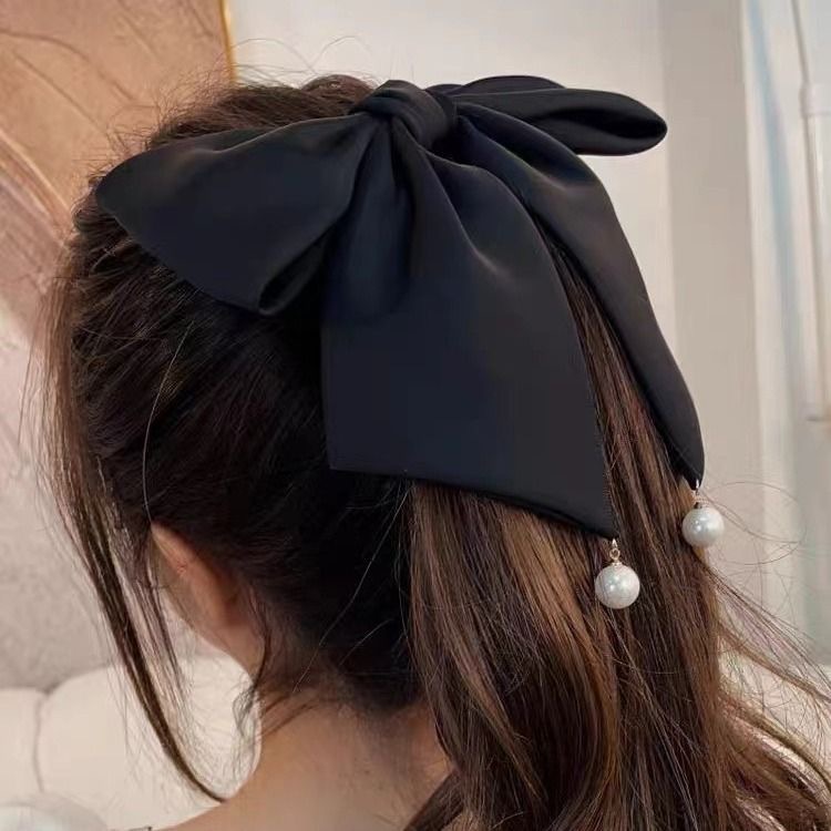 A new and elegant large bow ribbon clip at the back of the head, a small shark clip, a high ponytail hair clip, and a sweet headwear Application Scenario