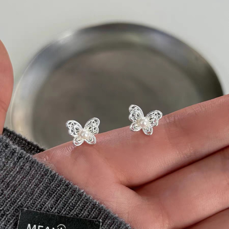 Korean-style hollowed-out butterfly pearl earrings on Instagram, a niche, sweet, exquisite and elegant style. New earrings for women with ear bone studs in 2025 Specification drawing