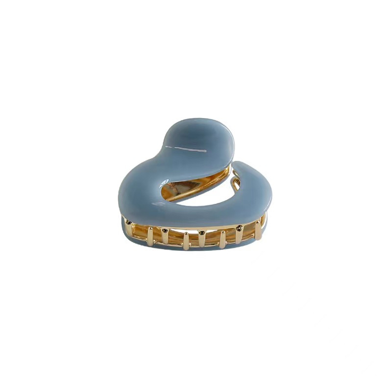 Cold and refreshing feeling ~ Small but with many irregular hollowed-out geometric gripper hair clips, medium-sized shark clip headwear for women Item Picture