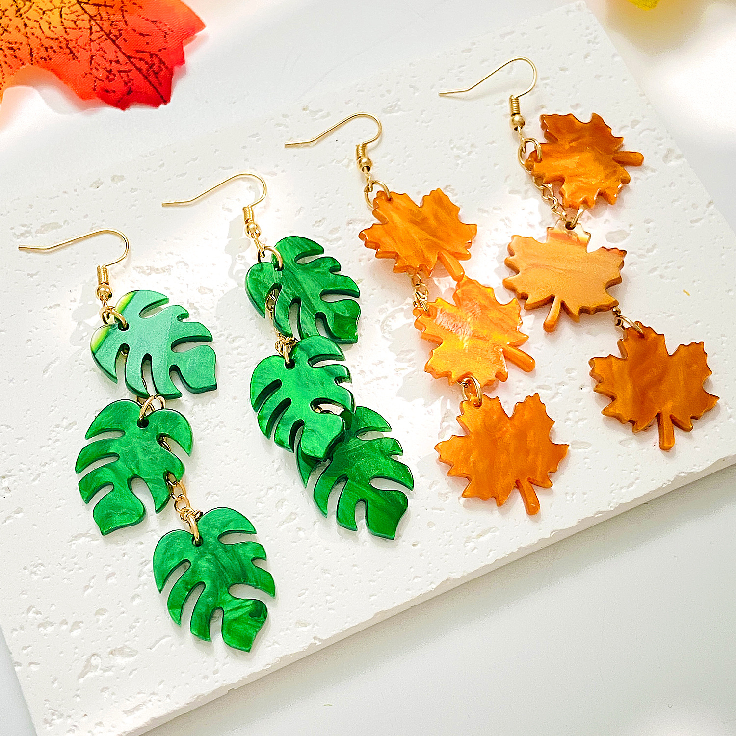 European and American InS-style acrylic maple leaf earrings, retro fashion and creative long leaf earrings, cross-border tassel earrings Specification drawing