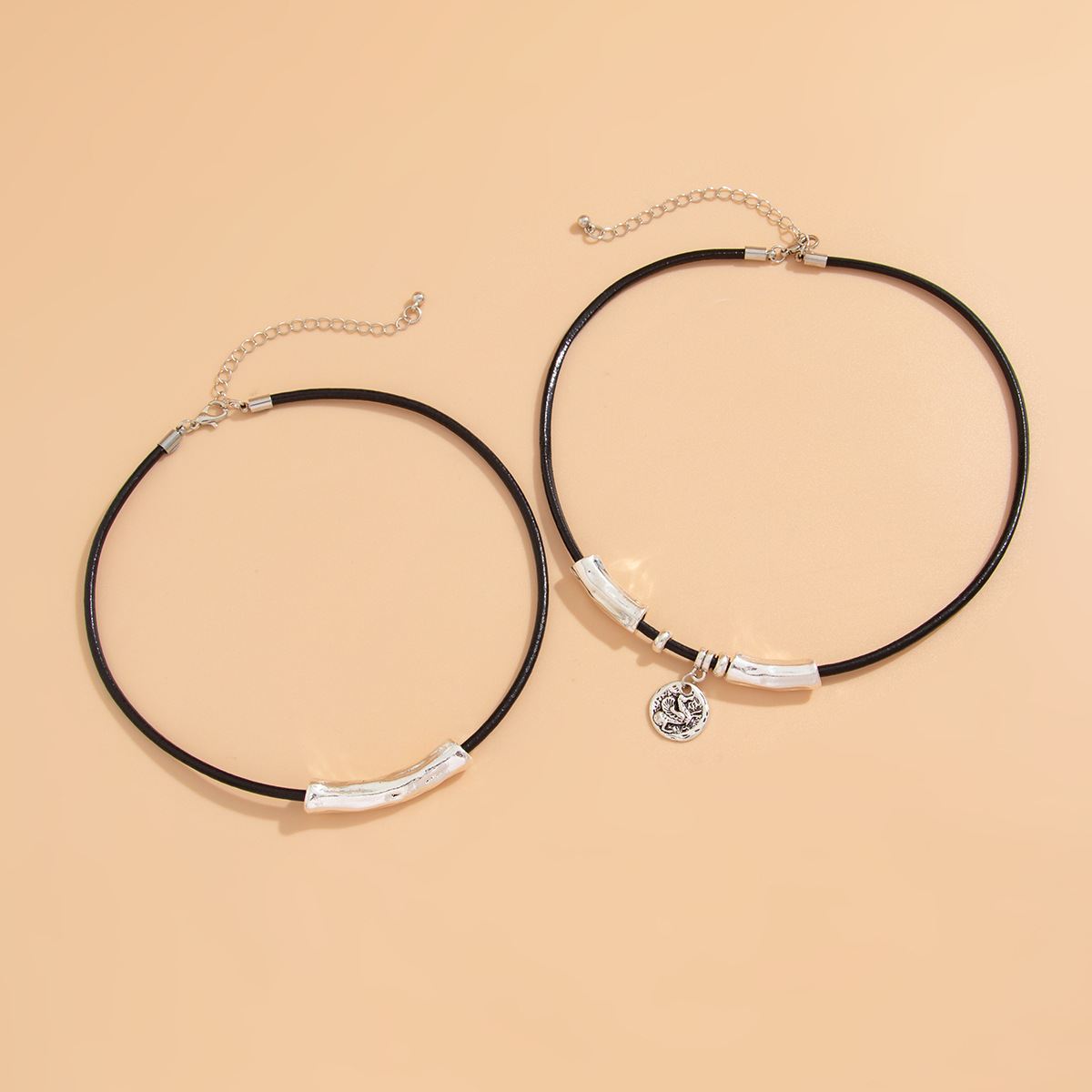 European and American cross-border jewelry ins cylindrical leather wax thread necklace set, hip-hop alloy multi-layer collarbone chain bestseller Application Scenario