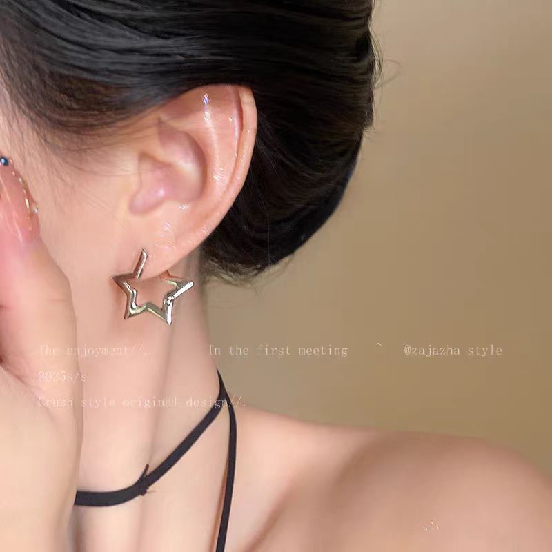 Silver hollowed-out five-pointed star earrings for women, 2025 new niche design, simple earrings, fashionable and elegant, versatile earrings details Picture