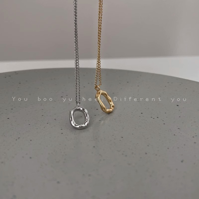 Irregular square necklace, a new trendy, light luxury and niche design accessory for women in 2023, sweater chain accessory Application Scenario