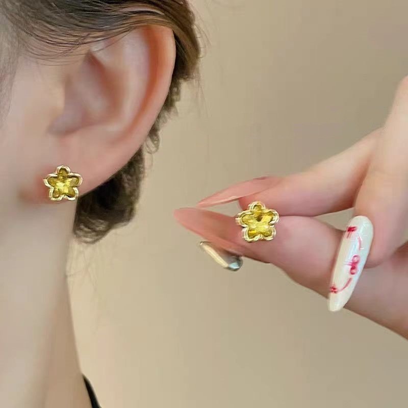 Summer Yellow star earrings 2025 New style art student light luxury high-end stud earrings, niche sweet and cute earrings full figure