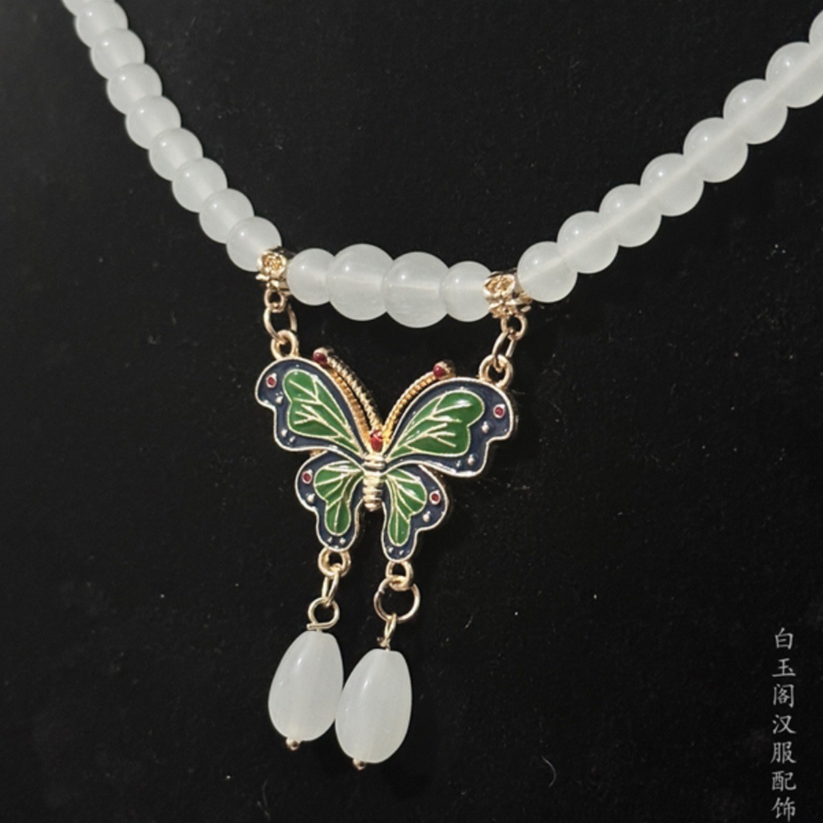 The green butterfly necklace with a niche ethnic style, a retro Zen-inspired beaded chain, and a new Chinese-style long horse face skirt are versatile Application Scenario