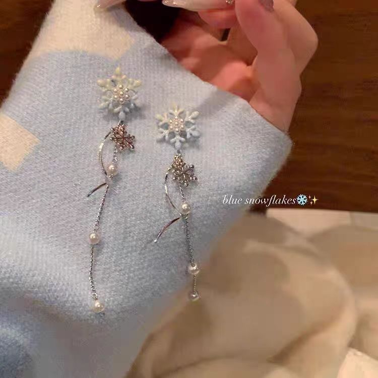 Ear Charm ~ Exquisite, elegant, simple and grand tassel stud earrings, 2025 new style light luxury and versatile earrings Application Scenario